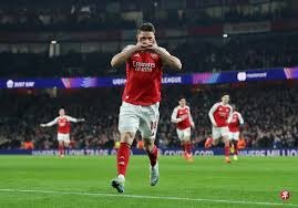 铃木一朗在 2004 年单季击出 262 支安打，打破了乔治·席斯勒尘封 84 年的历史纪录